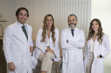 ¿Qué formación debe tener un cirujano capilar especializado en trasplante de pelo?